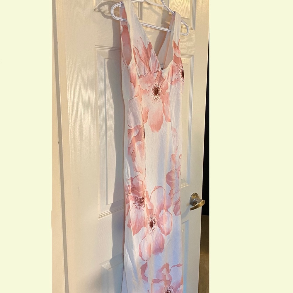 White Floral V neck linen blend summer dress - Picture 3 of 14